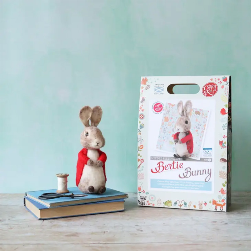 Kit per realizzare il coniglio di Beatrix Potter in lana cardata - Pagina 1  -  - Shop