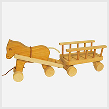 Cavallo con carretto in legno d'acero