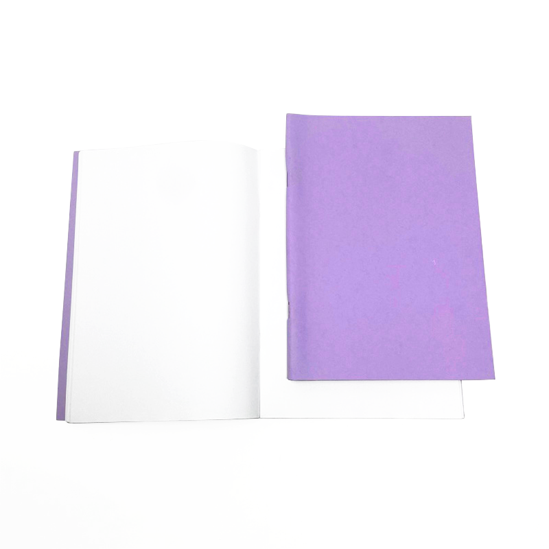 Quaderno brossurato Misaki neutro a pagine bianche. Fiori bianchi