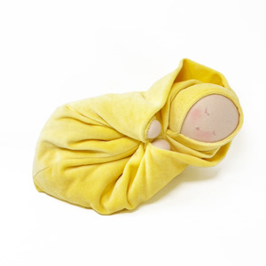 Bambola neonato - giallo pastello