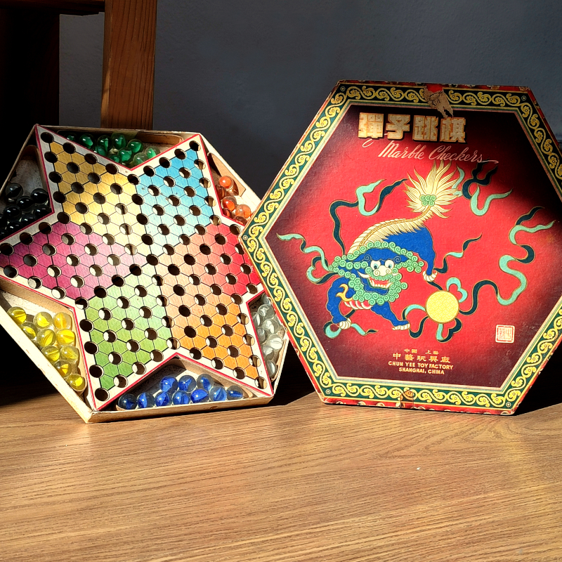 Dama cinese in cartone con biglie di vetro - pezzo unico vintage