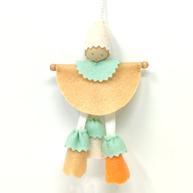 Bambolina con campanellino da appendere - Color pesca
