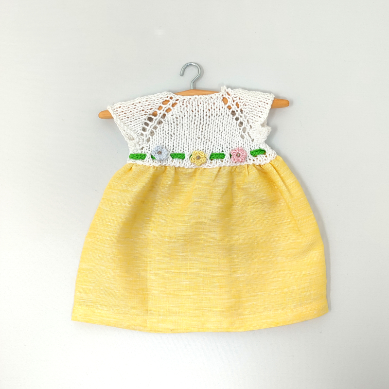 Vestito giallo con i fiorellini - per bambole 