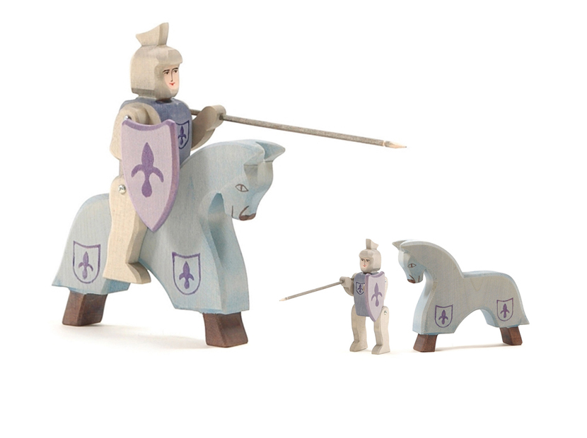 Cavaliere azzurro a cavallo con lancia e scudo - San Michele