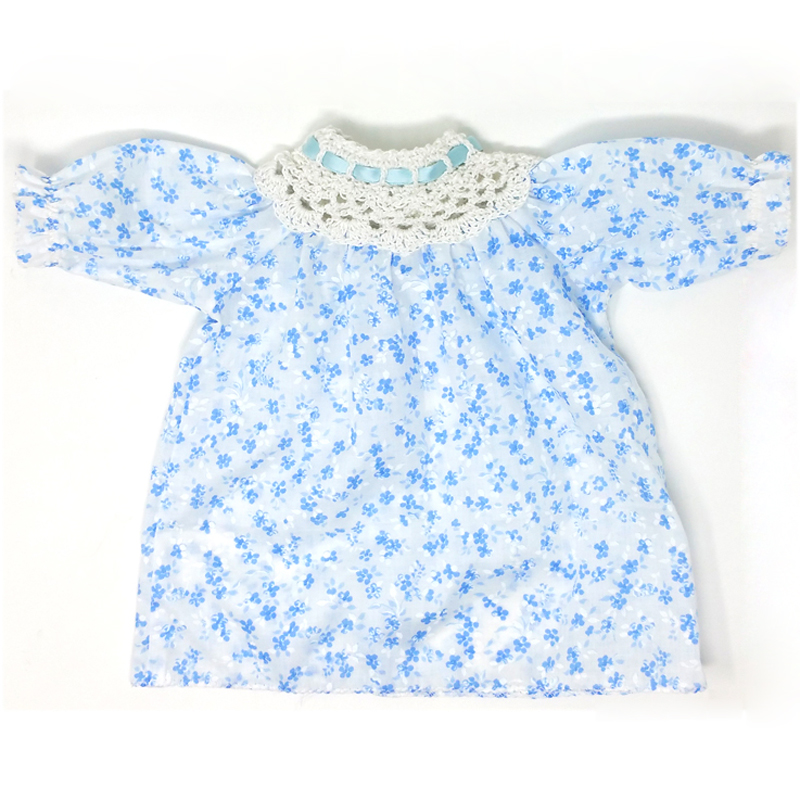 Camicia da notte a fiorellini azzurri per bambole - pezzo unico