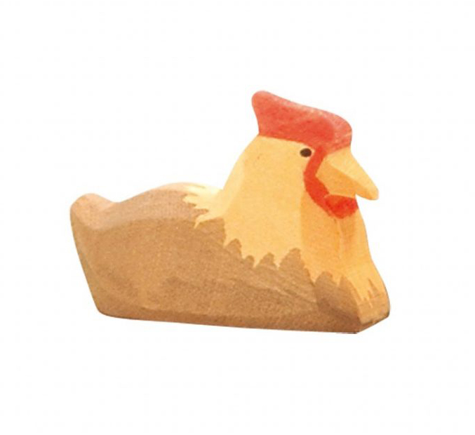 Gallina marrone seduta - in legno