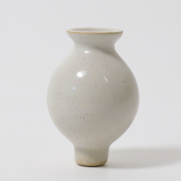 Figura decorativa - Vaso bianco per i fiori freschi